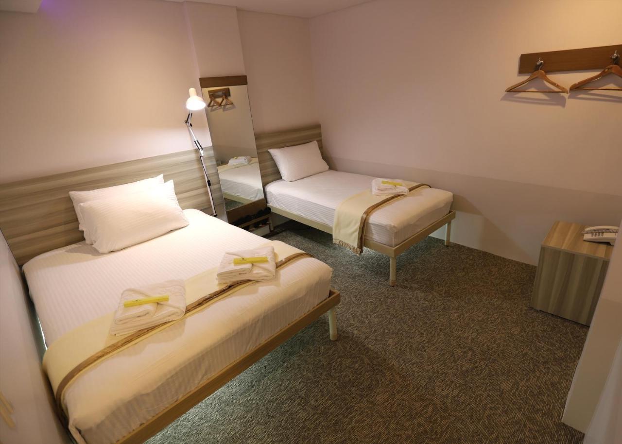 1010 Hotel Muntinlupa City Екстер'єр фото