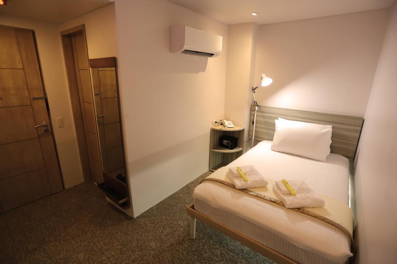 1010 Hotel Muntinlupa City Екстер'єр фото